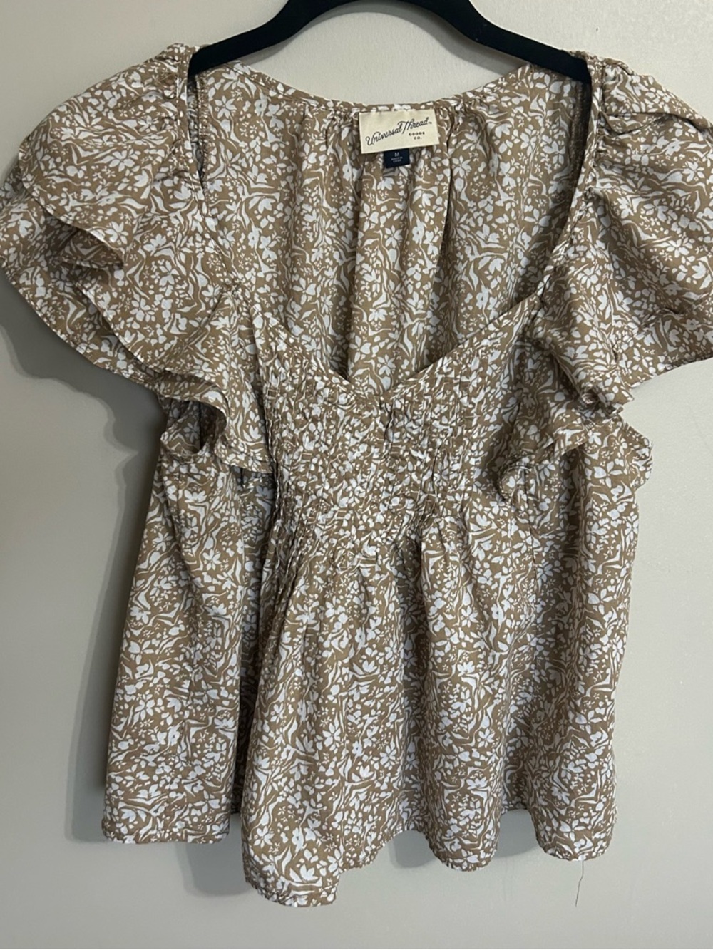 Universal Thread Beige and White Floral Ruffle Sleeve Blouse